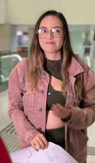 D0100010 Ela esperou uma LEGIÃO de FÃS e se surpreendeu com o que aconteceu no AEROPORTO! part2