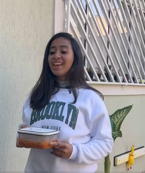 D0400003 Esta mulher não gostava de compartilhar, mas gosta part2