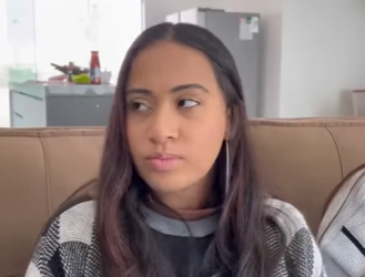 D0400003 Ela envergonha amiga na frente de todos isso part1