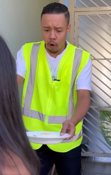 D0400007 Deixou reais para comida lhe deram arroz part1