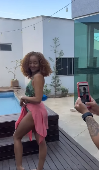 D0400004 Pai dá uma grande lição na sua filha desobediente part1