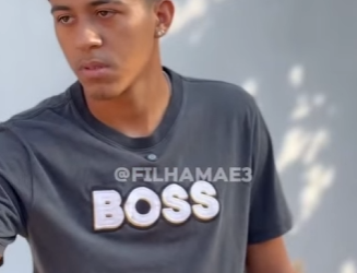 D1000005 Ele defendeu M4Drasta das atitudes do pai acom part2