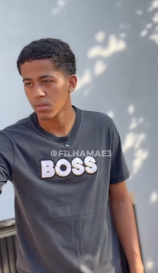 D1000005 Ele defendeu M4Drasta das atitudes do pai acom part2