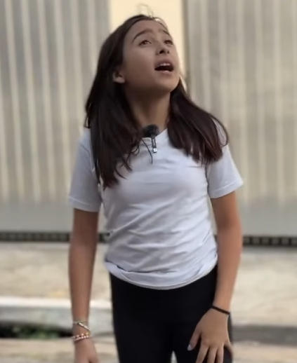 D0100021 Mendiga não sabia que ela tinha uma irmã gêmea mil part2