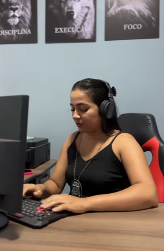 D2000002 Essa foi a única maneira que ela encontrou para pedir ajuda part2