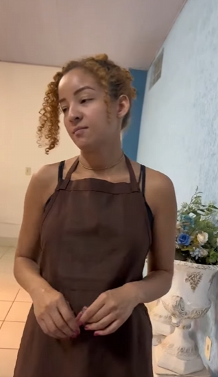 D2000004 Chefe põe prova humildade de sua funcionária part2