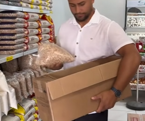 D2000012 Garotinho pobre recompensado de forma surpreende part2