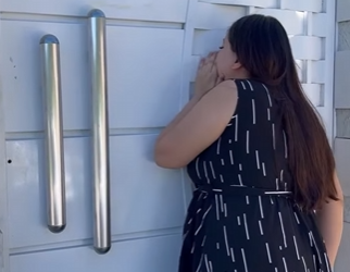 D0400008 Grávida retira as fraldas da vizinha part2