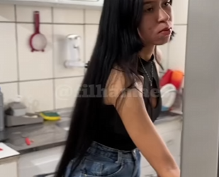 D1000008 Patrão da lição na esposa e faz ela cozinhar para a funcionária part1