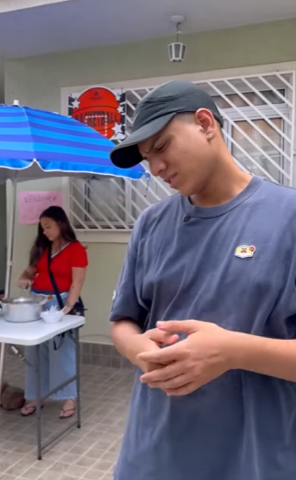 D0400002 Essa mulher vendia sopa e olha como servia, por essa razão não devemos comer em todo lugar part2