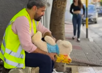 D1800005 Marido faz uma surpresa para sua esposa, mas ela recusa o presente… part2