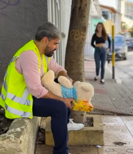 D1800005 Marido faz uma surpresa para sua esposa, mas ela recusa o presente… part2