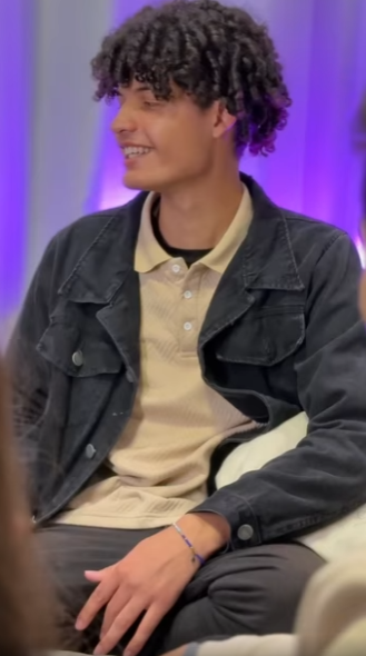 D0100005 Ela olhava DIFERENTE pra ele! part2