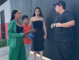 D2000006 Jovem arrisca sua liberdade para salvar esta mãe e sua filha e a vida lhe recompensou part2