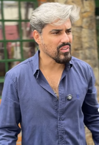 D1800005 Aproveitou o descuido da amiga para usar seu cartão… part2