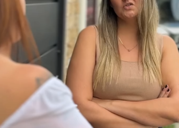 D1800006 Ela esperava que ela lhe desse comida todos os dias… part2