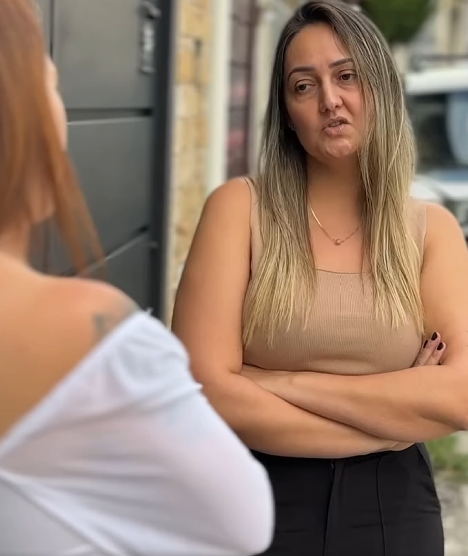 D1800006 Ela esperava que ela lhe desse comida todos os dias… part2