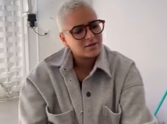 D0400004 Nesta casa moravam mulheres, mas apenas fazia part2