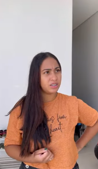 D0400010 Ela trouxe almoço para sua vizinha, mas ela não part2