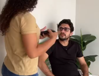 D1000009 Ela fez algo no celular da cunhada que surpreendeu o irmão part2