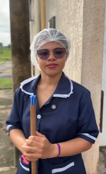 D1000005 A funcionária resolveu contar o que sabia pro patrão de uma forma diferente part2