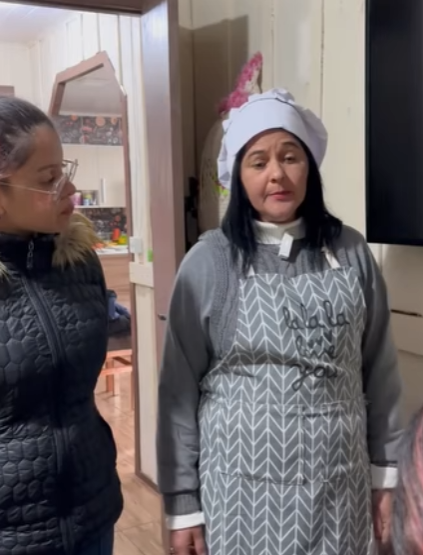 D0400002 Descubriu funcionária levando as sobras da comid part2