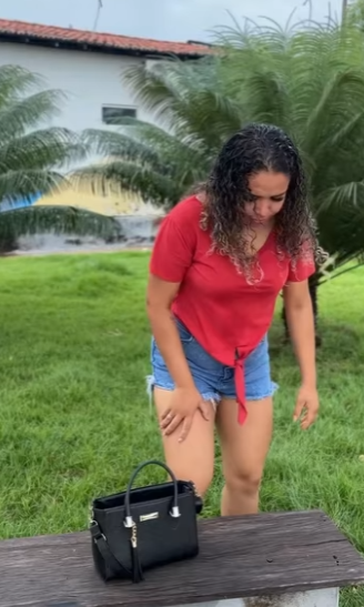 D1000006 Ela precisava do dinheiro para o tratamento da sua mãe e ele a salvou part2