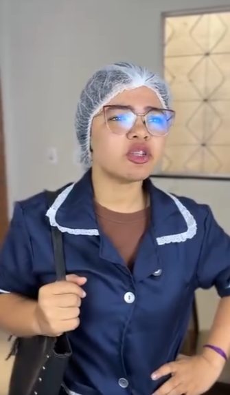 D1000003 Patroa colocou o dinheiro na bolsa da empregada part2