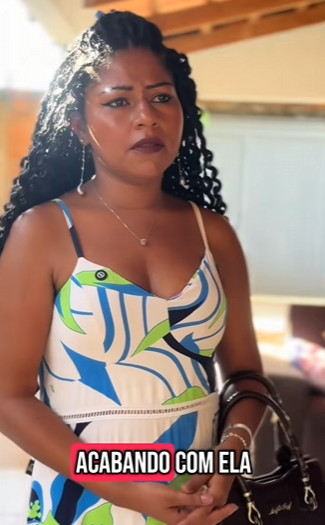 D1000010 Patroa generosa ajuda funcionária part2