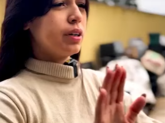 D1800001 Namorado cheio de orgulho mostra mãe pra namorad part2