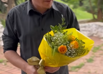 D0100002 Garota troca iPhone com estranho por engano eles part2