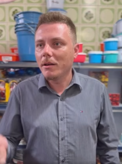 D0100001 Pobre Menino encontra uma carteira mas ninguém ima part2