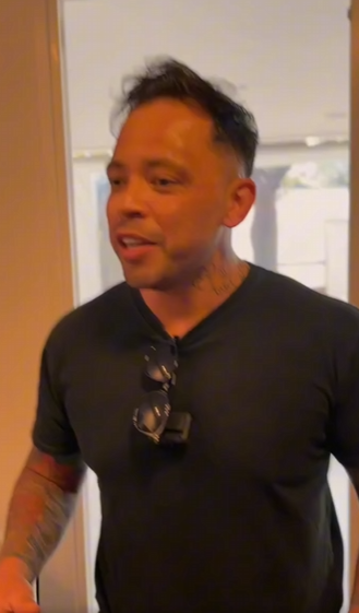 D2000003 Pai milionário finge part2