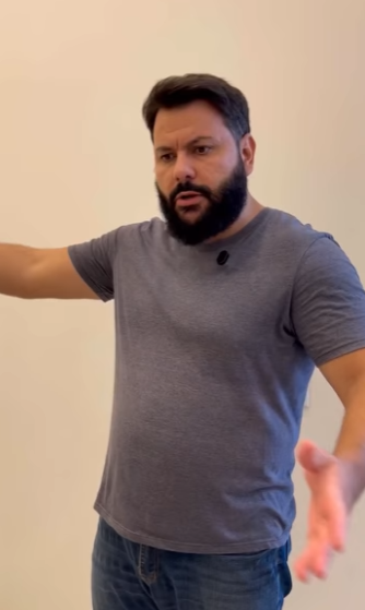 D2000007 Patrão chega em casa vê empregada comendo no chã part2