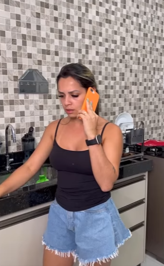 D2000002 Mulher pega marido saindo do m0tel com outra part2