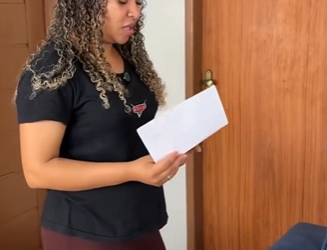 D1000003 Ela o salvou de cair em um golpe part2