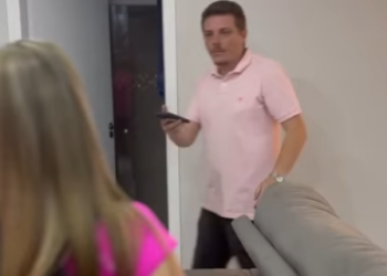 D0100006 Ela confiou cegamente na Amiga, mas não esperava part2