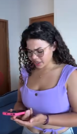 D1000002 Ela implorou pro patrão não viajar part2