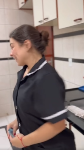 D2000006 Empregada revela infidelidade de sua patroa se part2