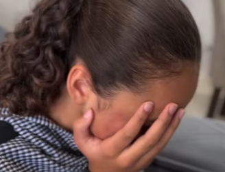 D1800003 Ela fazia isso com minha filha quando eu não estav FULL