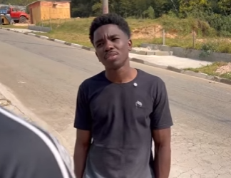 D0400012 Essa garota comprava comida da sua vizinha porque part2