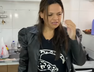 D2000004 Feito Ela pegou o marido com a prima na varanda só que não contava com isso… part2
