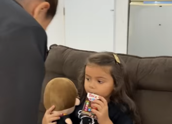 Feito Empregada levava filha escondida para trab part2
