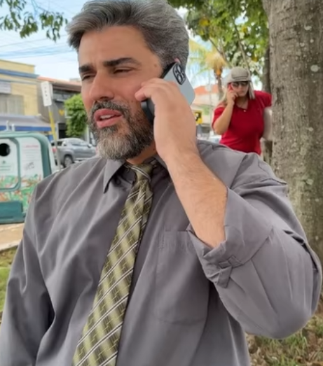 D0100021 Colocou um GPS na gravata do marido para desmascar part2