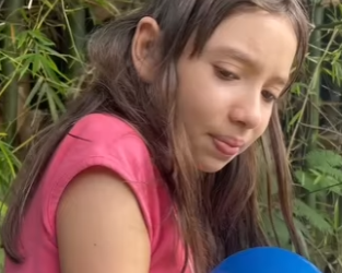 D2000005 Menina humilde fez isso para chamar atenção salv part2