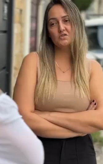 D0100003 Ela esperava que ela lhe desse comida todos os dia part2