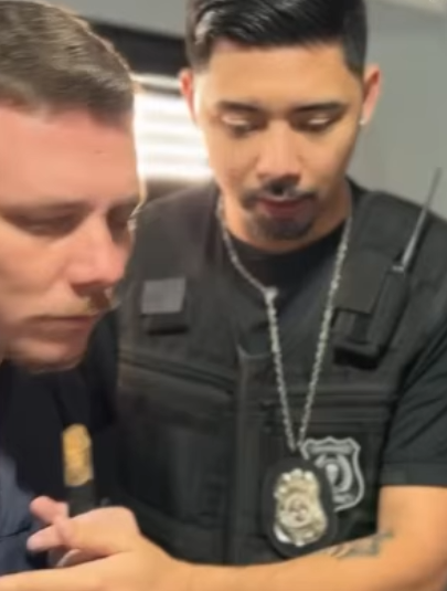 D0100005 Ela recompensou por sua honestidade… part2