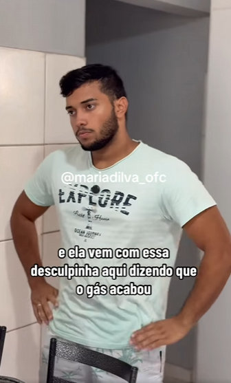 D1000005 Ela negou um prato de comida para a filha , mais olha oque aconteceu part2