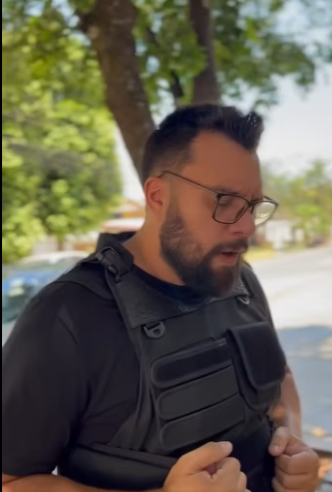 D2000021 Eles negam lhe entrada do hospital por ser de ru part2