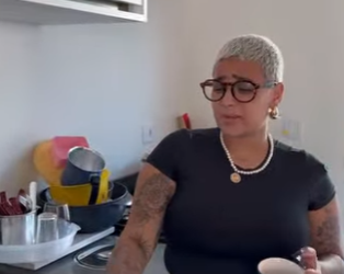 D0400015 Ela havia construído uma casa no terreno da sua mã part2